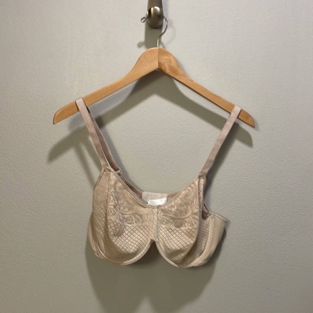 Wacoal woman’s cream underwire bra